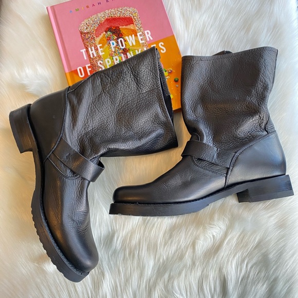 NWOT Frye Boots Size 9 - Picture 8 of 14